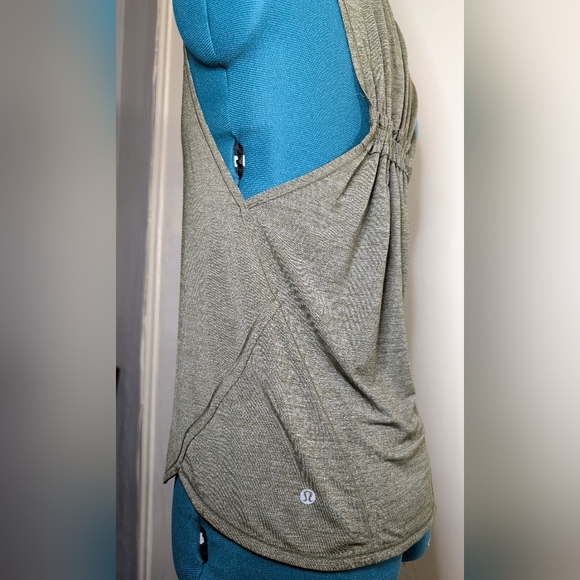 Lululemon green twill racerback tank with ruched back detail, XS-S - Picture 4 of 4